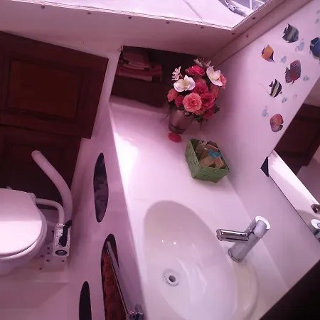 Relax Su Catamarano ספינת מלון *